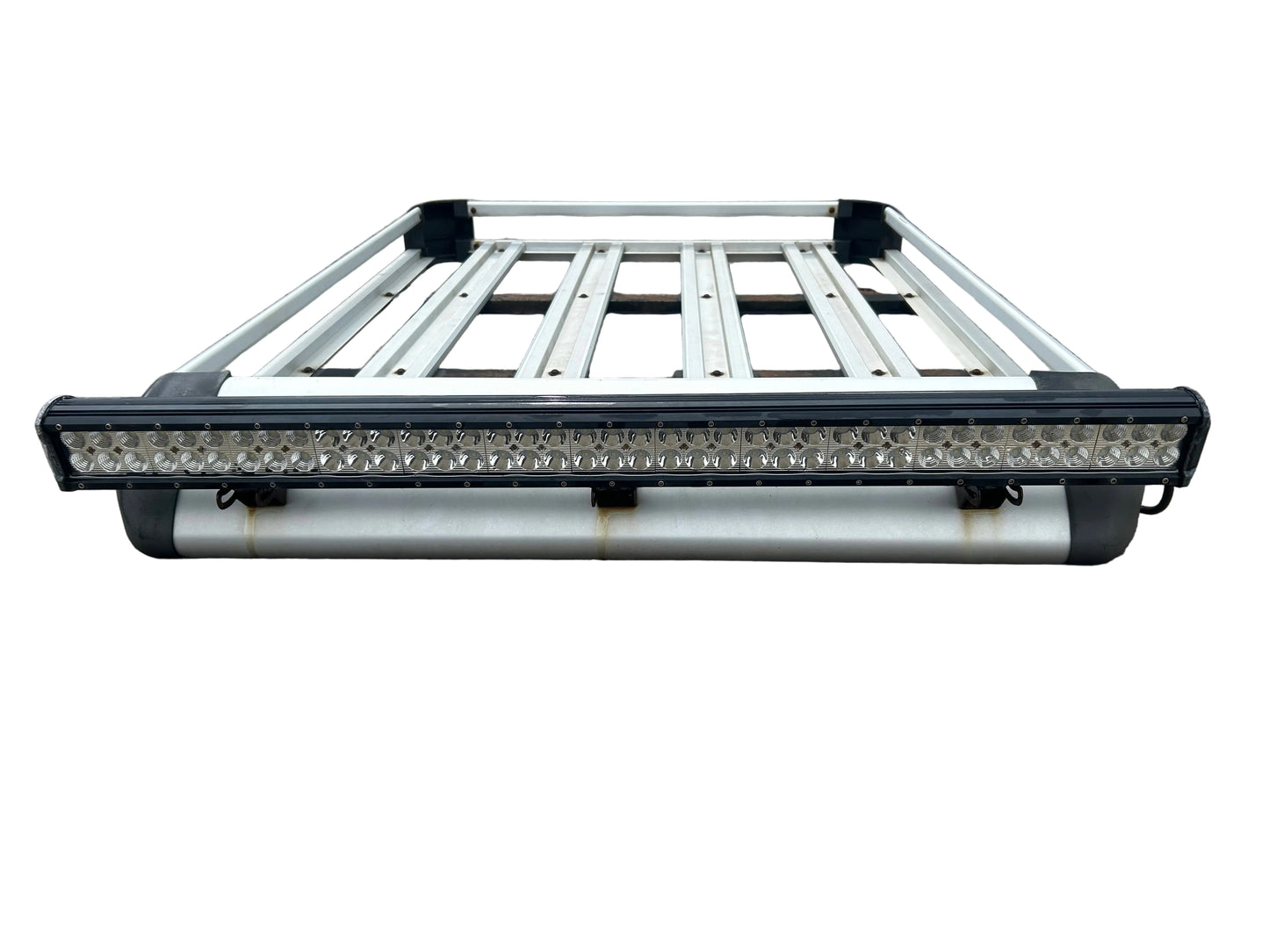 Roof basket with light bar